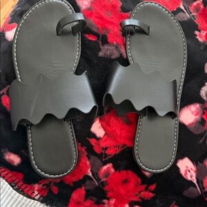 2x SHEIN Black/Gray Scalloped Toe-Ring Slide Sandals